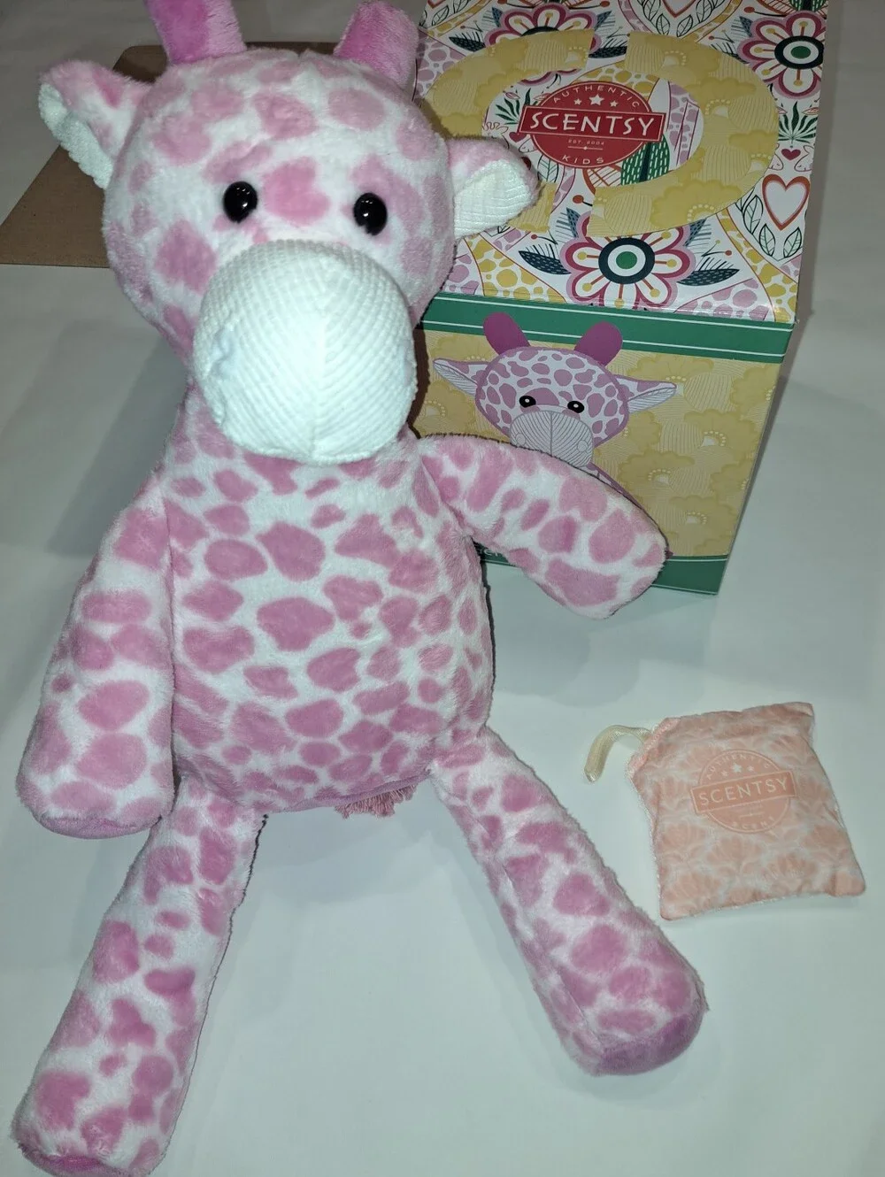 Genna The Giraffe Scentsy Buddy - New In The Box